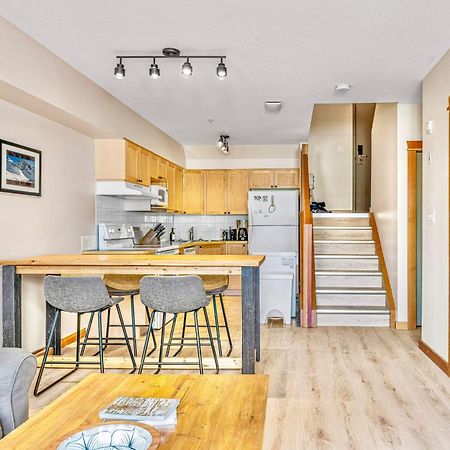 Canmore Mountain View Loft Apartment Heated Outdoor Pool エクステリア 写真